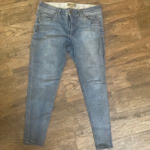 Democracy size 14 Ab Technology